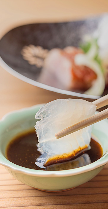 お刺身醤油付けイメージ